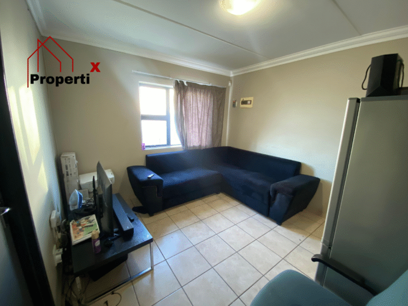 Single room in a 2 bedroom apartment Belhar Vista
