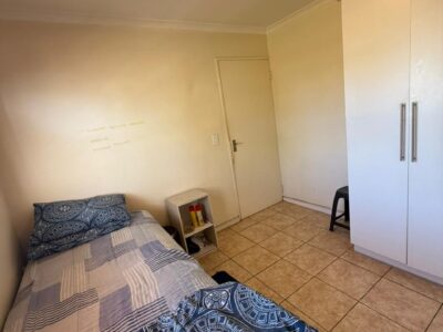 Single room in a 2 bedroom apartment Aurora Place