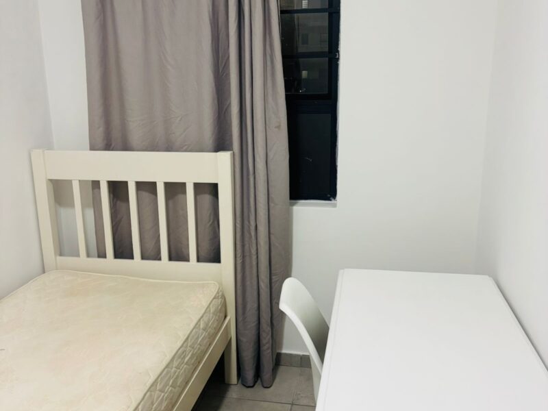 Single room in a 3 bedroom apartment 308 On Kern
