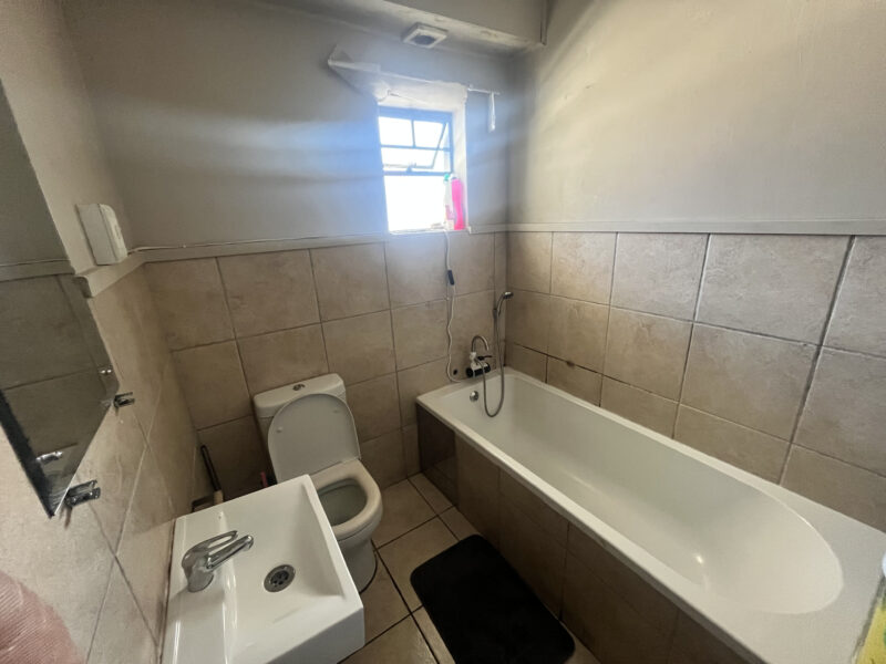 Single Room In a 3 Bedroom Apartment Belhar Vista