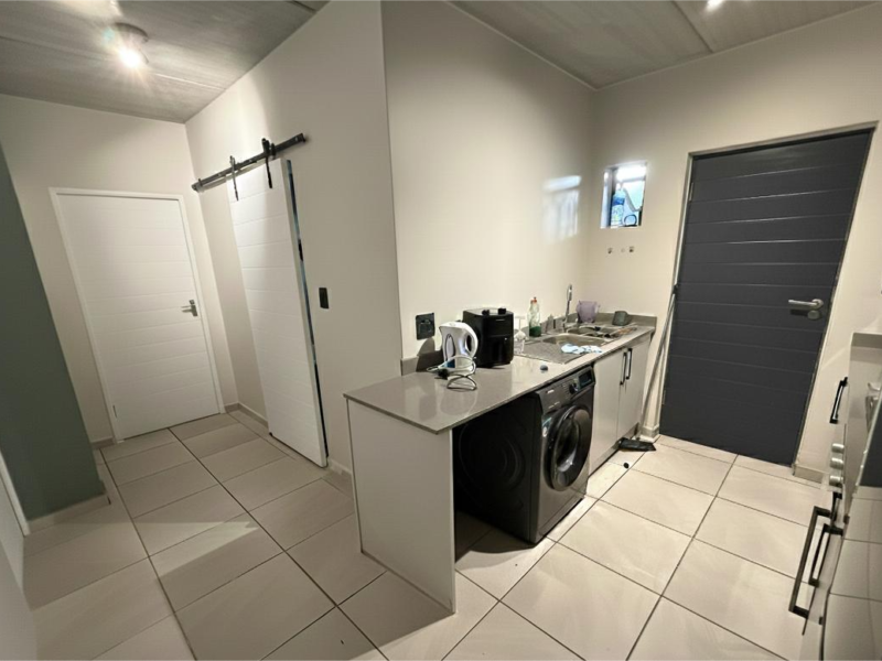 Single Room In a 3 Bedroom Apartment Belhar Lofts